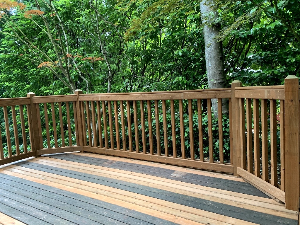 Cedar deck with cedar picket railing on a wooded lot